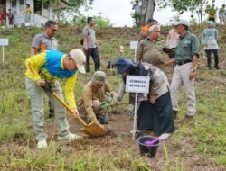 Gubernur Rohidin Tanam Pohon dalam Rangka Mitigasi Perubahan Iklim.Jelang Tutup Tahun 2023