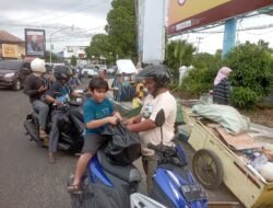 Jurnalis Muda Benģkulu Temui Pengemis dan Gelandangan, Bagikan Ratusan Takjil Gratis