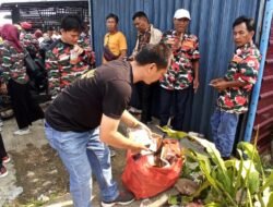 Aksi Simpatik Relawan Meriani: Bersih-Bersih Usai Pendaftaran di KPU Bengkulu