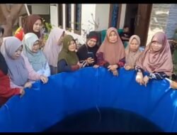 Giliran Kader LH Sawah Lebar Lama Menerima Bibit Lele Kumis Bang Usin