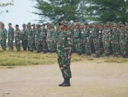 Sambut Hari Juang TNI AD, Korem 041/Gamas Gelar Aksi Karya Bakti Bersihkan Pantai Panjang