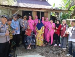 Kapolresta Bengkulu, Kombes Pol Sudarno, Memberi Bantuan Kursi Roda dan Sembako Kepada Warga Kampung Melayu