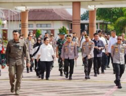 Kapolri beserta Ketua Komisi IV DPR RI, Menko Pangan, Kepala Badan Pangan Nasional, dan Dirut Bulog terpantau tiba di Mahmud Badaruddin II dari Palembang