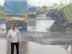 Jalan Menuju Pelabuhan Pulau Baai Bengkulu Kondisinya Sangat Memprihatinkan. Kerusakan Parah Terjadi Di Beberapa Titik