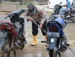 Polri Hadir di Tengah Bencana, Tim SAR Pasukan Pelopor Bantu Warga Terdampak Banjir