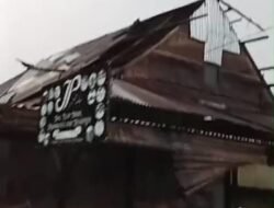 Rumah Mak Gadis di RT 03 Kel Malabero,Kota Bengkulu, Rusak Parah Diterjang Badai Angin Kencang