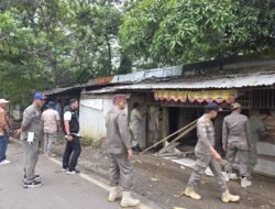 Kasatpol PP Kota Bengkulu Memediasi Pedagang Di Pasar Jangkar Yang Terpaksa Berjualan Di Daerah Milik Jalan Ir Rustandi