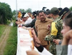 Wagub Bengkulu Mian Saksikan Penerjunan Taktis dan Free Fall Kopassus dari Pesawat Hercules