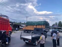 Respon Cepat, Polsek Selebar Urai Kemacetan Akibat Truk Rusak di Jalan DP Negara